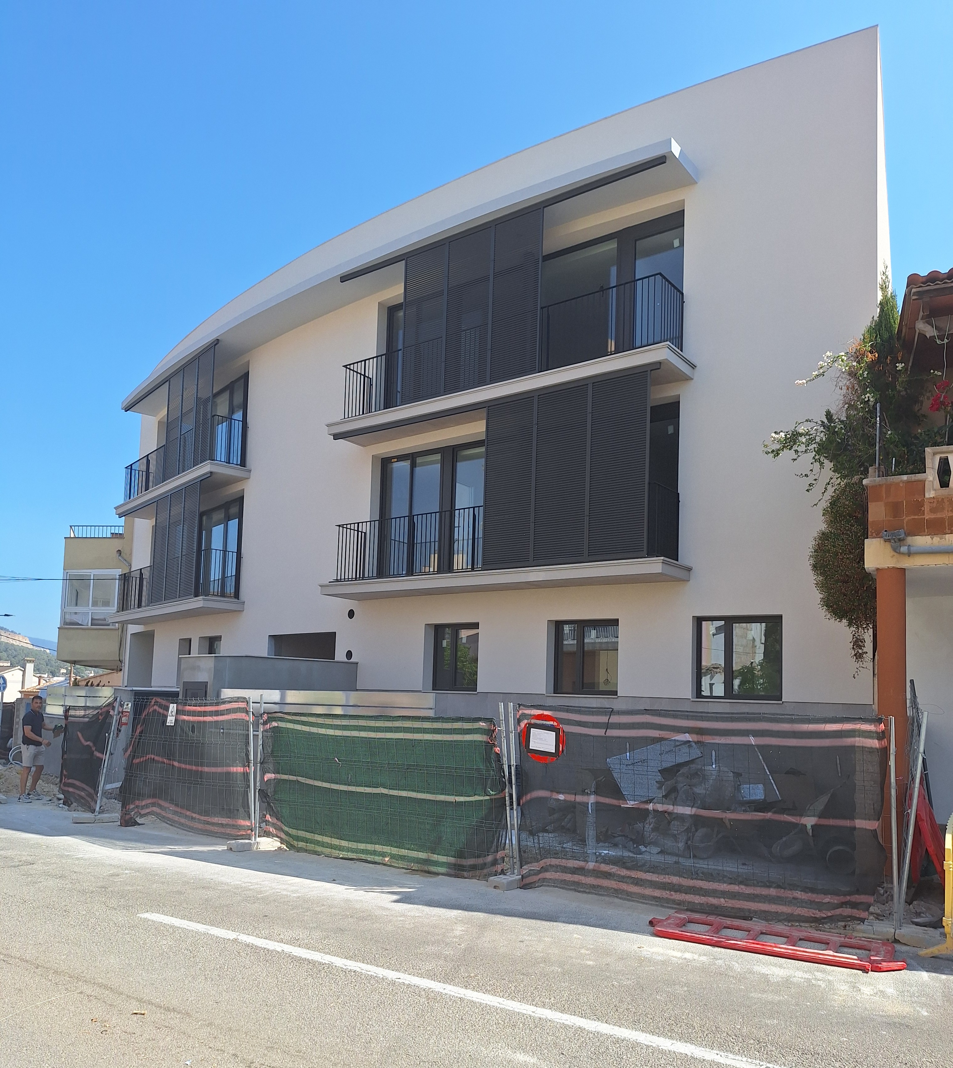 LLAC COMO RESIDENCIAL